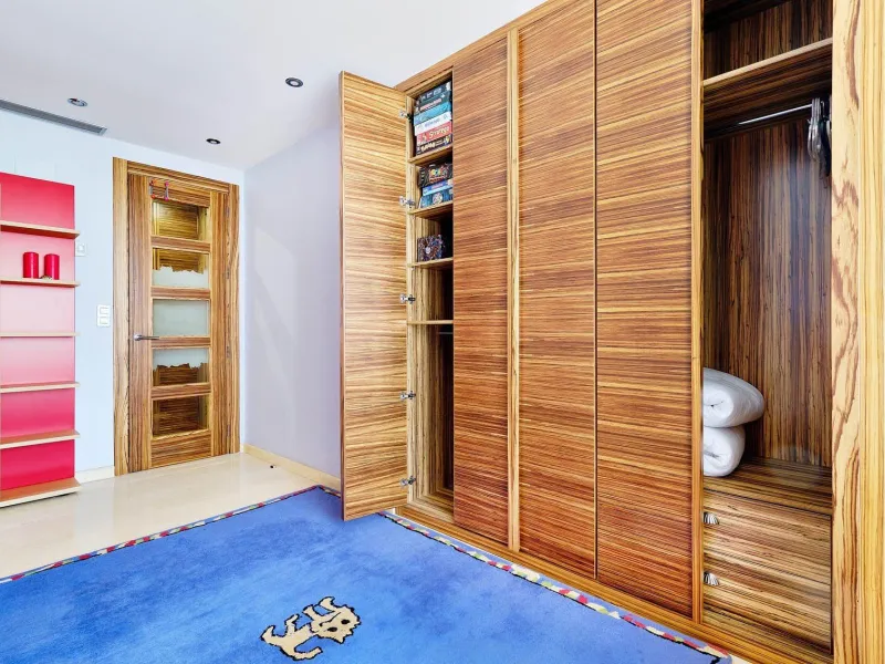 ÁTICO DE LUJO EN LA PLAZA DEL TEATRO. 228 M2. 3 DORM. 3 BAÑOS. SOLARIUM 80 M2. PLAYA A 600 METROS.