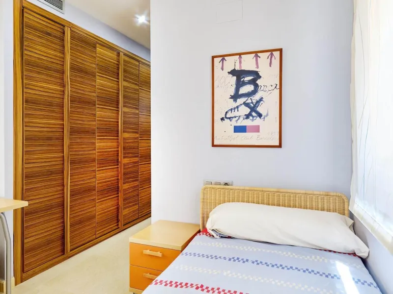 ÁTICO DE LUJO EN LA PLAZA DEL TEATRO. 228 M2. 3 DORM. 3 BAÑOS. SOLARIUM 80 M2. PLAYA A 600 METROS.