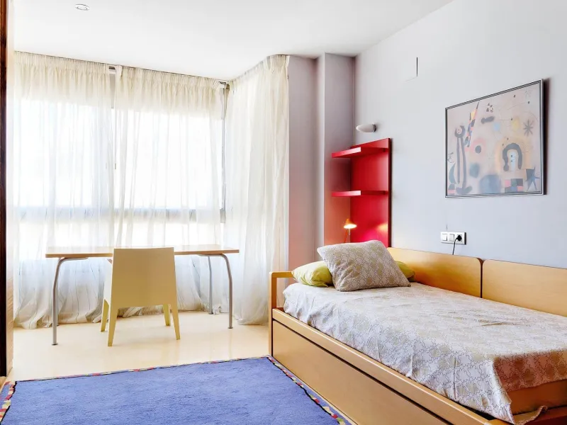 ÁTICO DE LUJO EN LA PLAZA DEL TEATRO. 228 M2. 3 DORM. 3 BAÑOS. SOLARIUM 80 M2. PLAYA A 600 METROS.