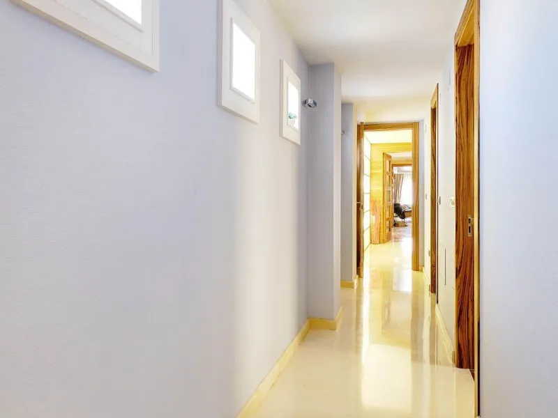 ÁTICO DE LUJO EN LA PLAZA DEL TEATRO. 228 M2. 3 DORM. 3 BAÑOS. SOLARIUM 80 M2. PLAYA A 600 METROS.