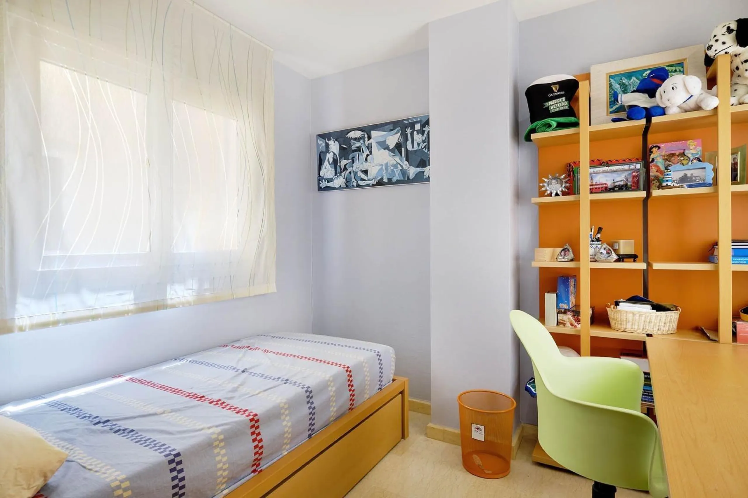 ÁTICO DE LUJO EN LA PLAZA DEL TEATRO. 228 M2. 3 DORM. 3 BAÑOS. SOLARIUM 80 M2. PLAYA A 600 METROS.