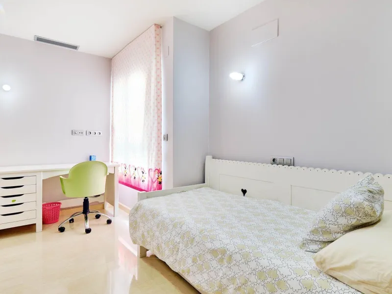 ÁTICO DE LUJO EN LA PLAZA DEL TEATRO. 228 M2. 3 DORM. 3 BAÑOS. SOLARIUM 80 M2. PLAYA A 600 METROS.