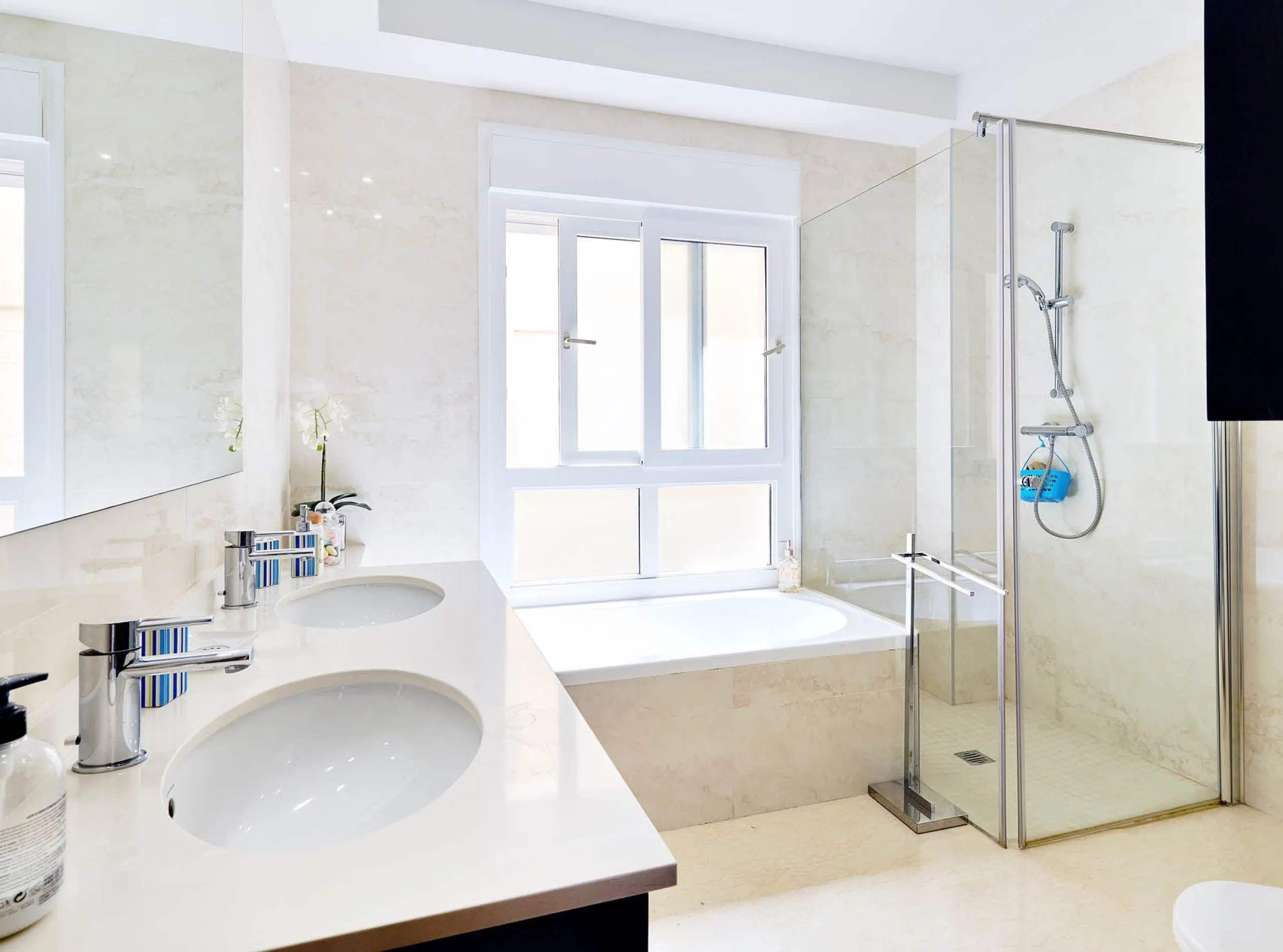 ÁTICO DE LUJO EN LA PLAZA DEL TEATRO. 228 M2. 3 DORM. 3 BAÑOS. SOLARIUM 80 M2. PLAYA A 600 METROS.