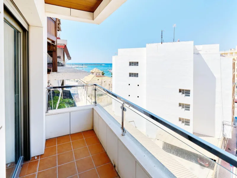 ÁTICO DE LUJO EN LA PLAZA DEL TEATRO. 228 M2. 3 DORM. 3 BAÑOS. SOLARIUM 80 M2. PLAYA A 600 METROS.