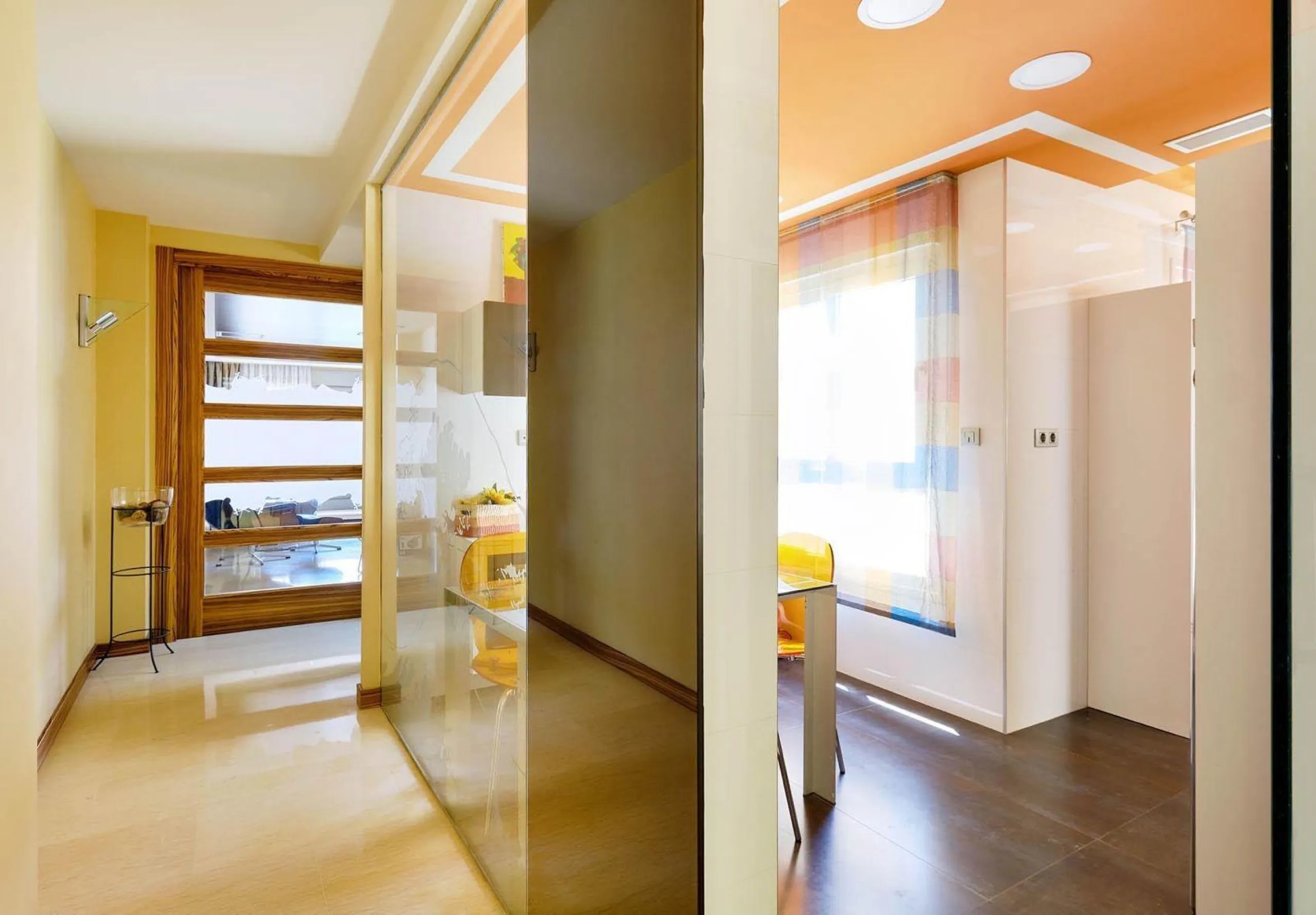 ÁTICO DE LUJO EN LA PLAZA DEL TEATRO. 228 M2. 3 DORM. 3 BAÑOS. SOLARIUM 80 M2. PLAYA A 600 METROS.