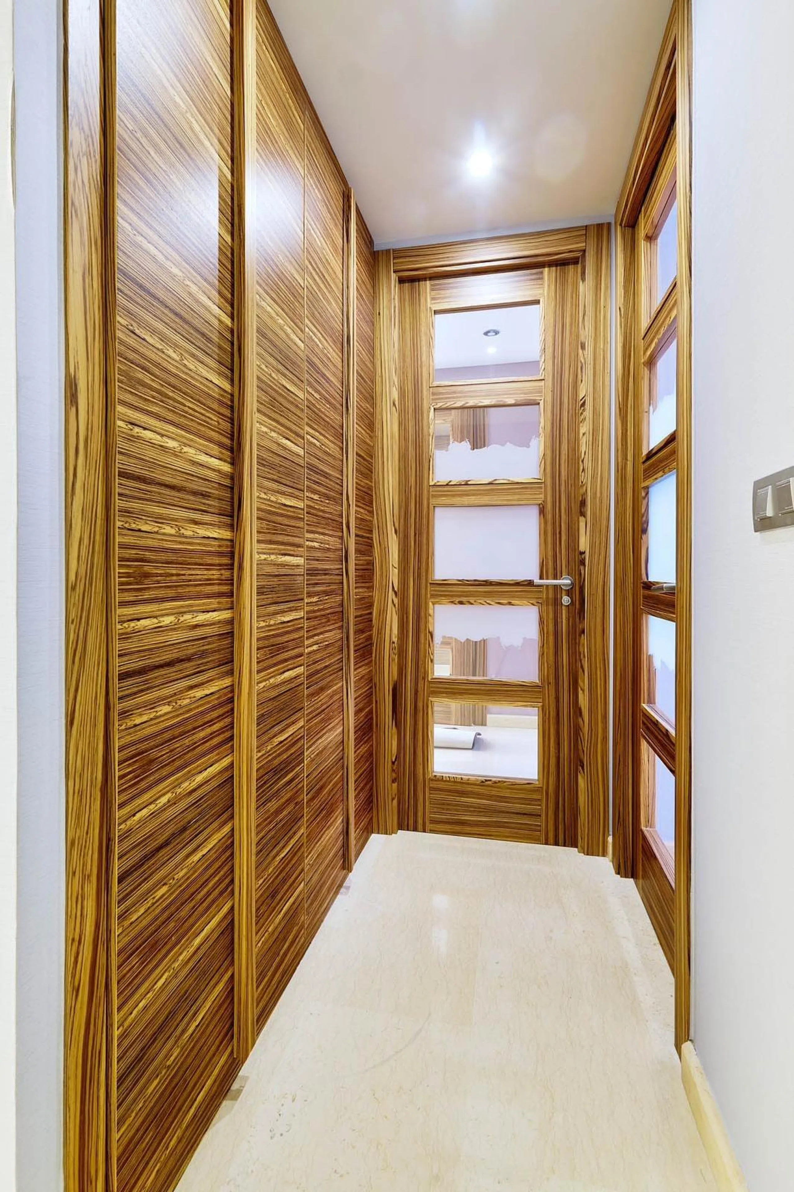 ÁTICO DE LUJO EN LA PLAZA DEL TEATRO. 228 M2. 3 DORM. 3 BAÑOS. SOLARIUM 80 M2. PLAYA A 600 METROS.
