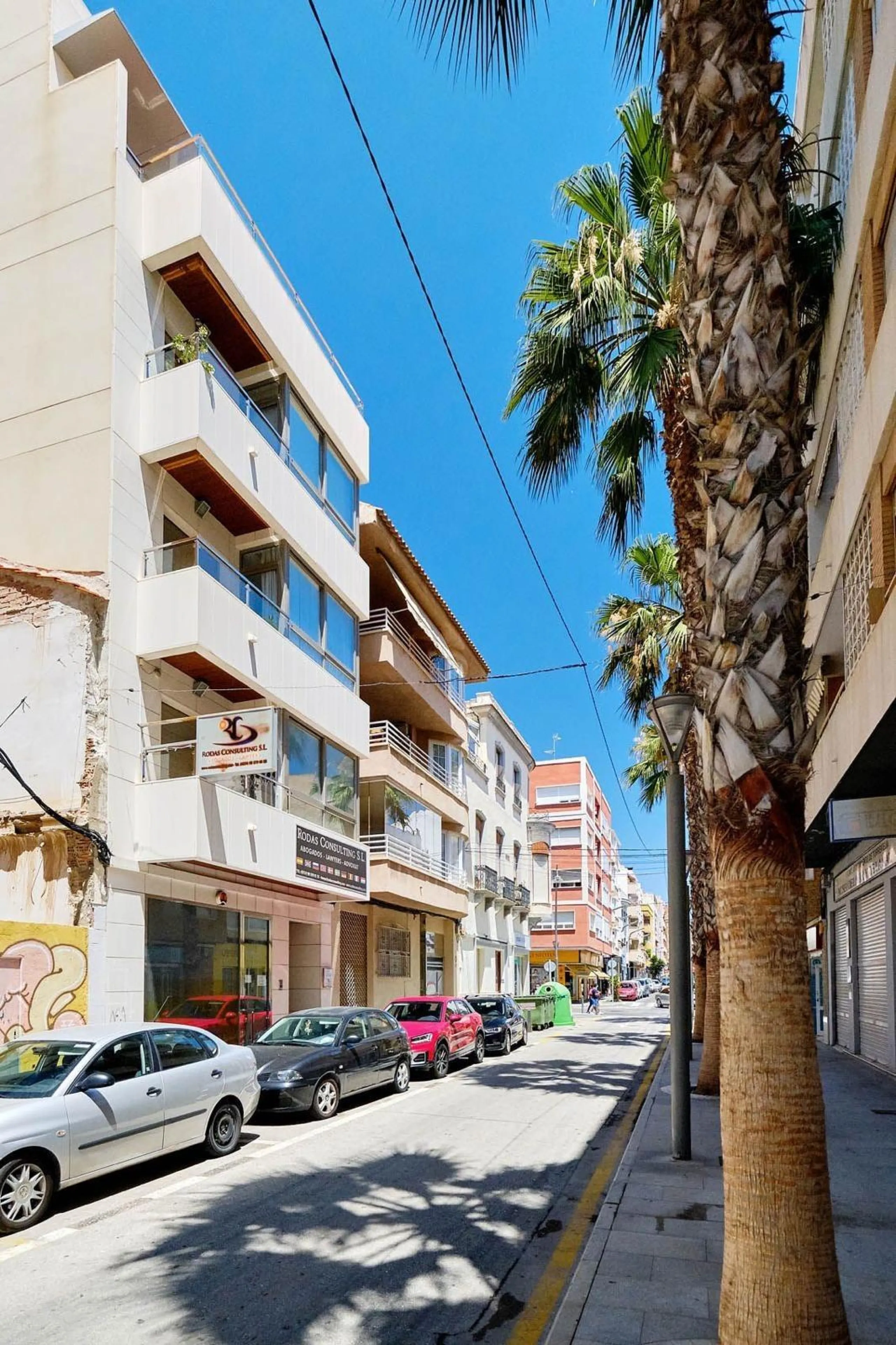 ÁTICO DE LUJO EN LA PLAZA DEL TEATRO. 228 M2. 3 DORM. 3 BAÑOS. SOLARIUM 80 M2. PLAYA A 600 METROS.