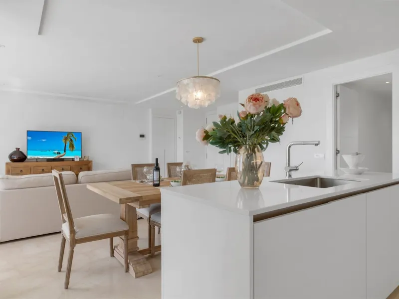 Südlich ausgerichtetes Penthouse mit privatem Pool zu verkaufen