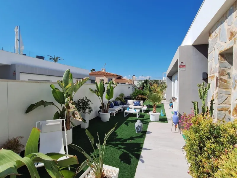 Beautiful luxury villa in La Siesta