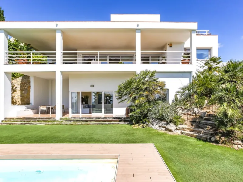 Villa with Panoramic Sea and Golf Views in Sitges, Can Girona