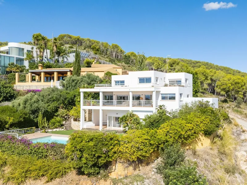 Villa with Panoramic Sea and Golf Views in Sitges, Can Girona