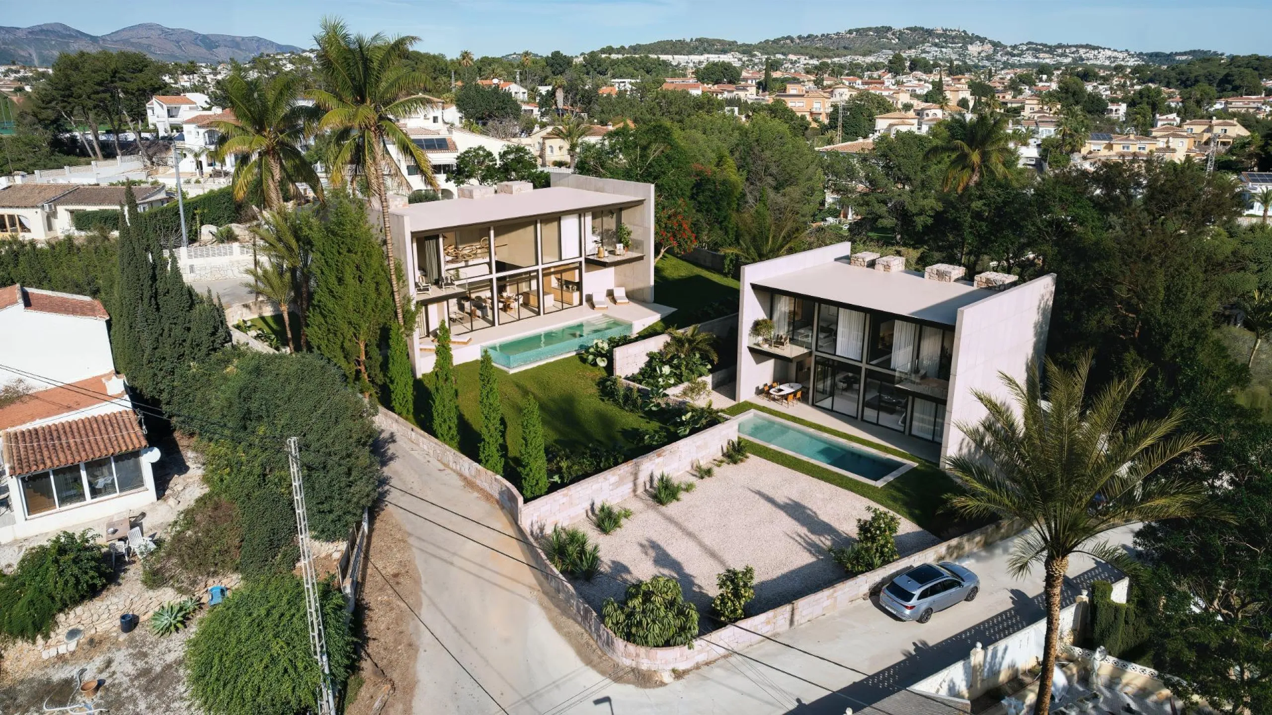 Detached villas with private pool in La Merced