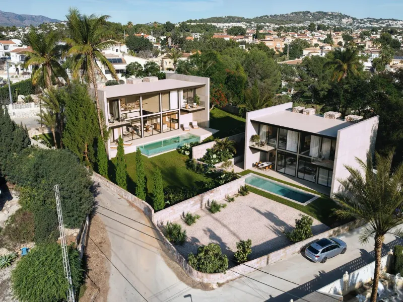 Detached villas with private pool in La Merced