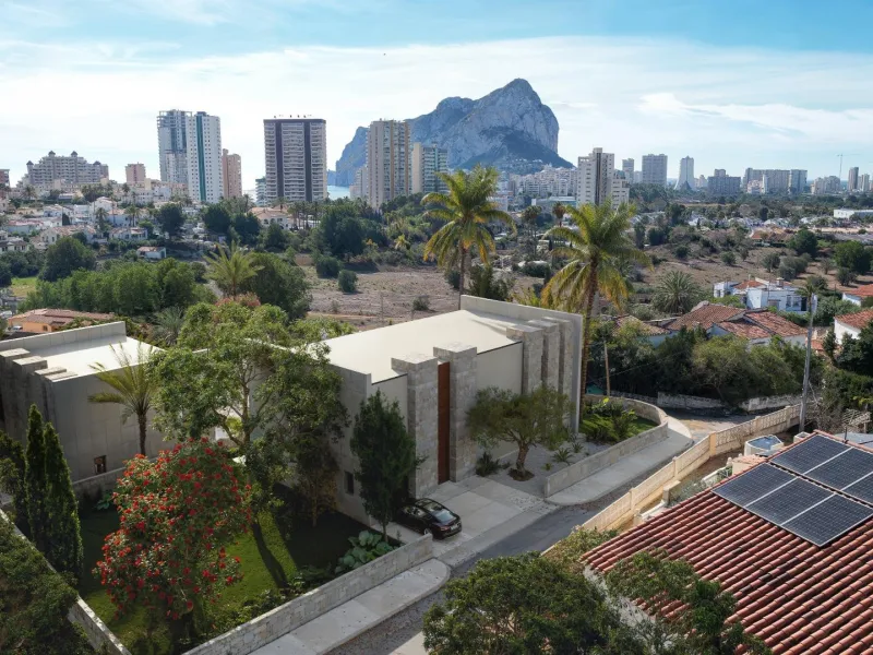 Detached villas with private pool in La Merced