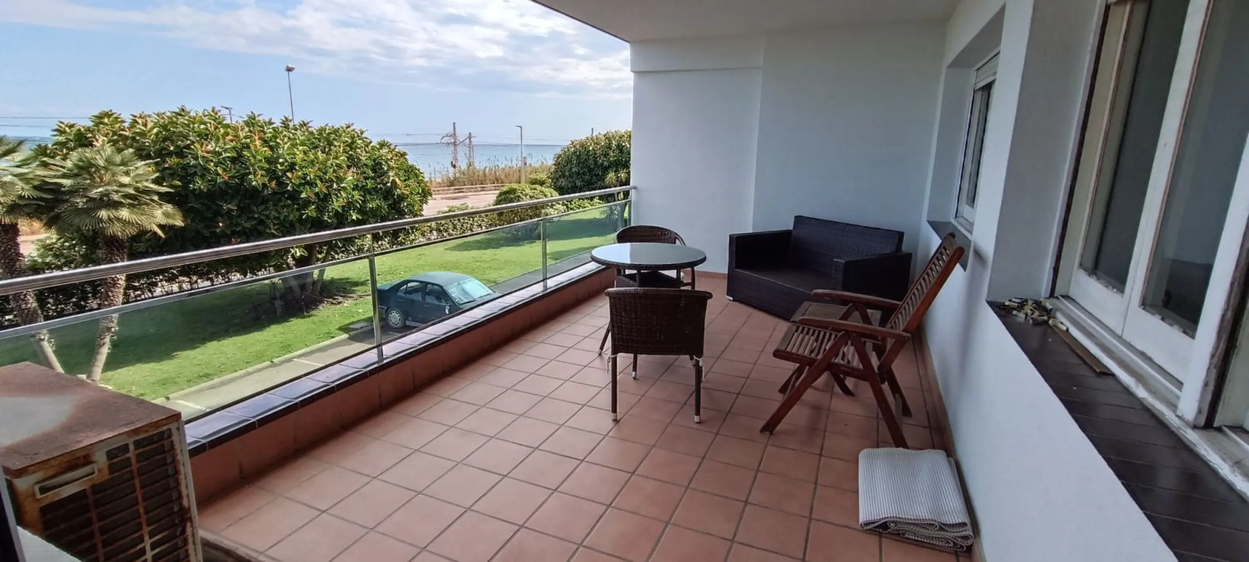 Seafront Apartment with Terrace and Parking in Vilassar de Mar, Barcelona