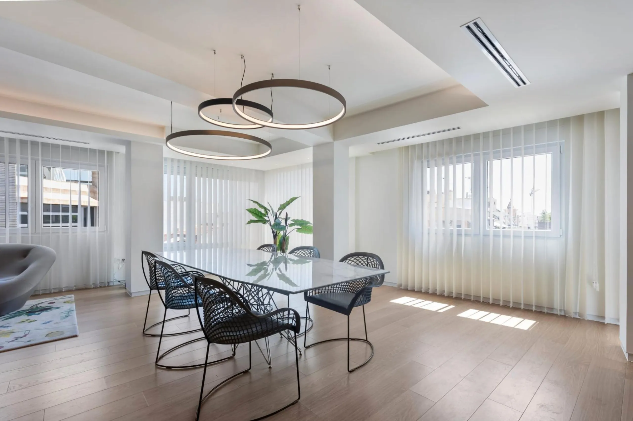 REFORMANDO APARTAMENTO EN EL CENTRO DE TORREVIEJA. 134 M2. 2 DORM. 2 BAÑOS.