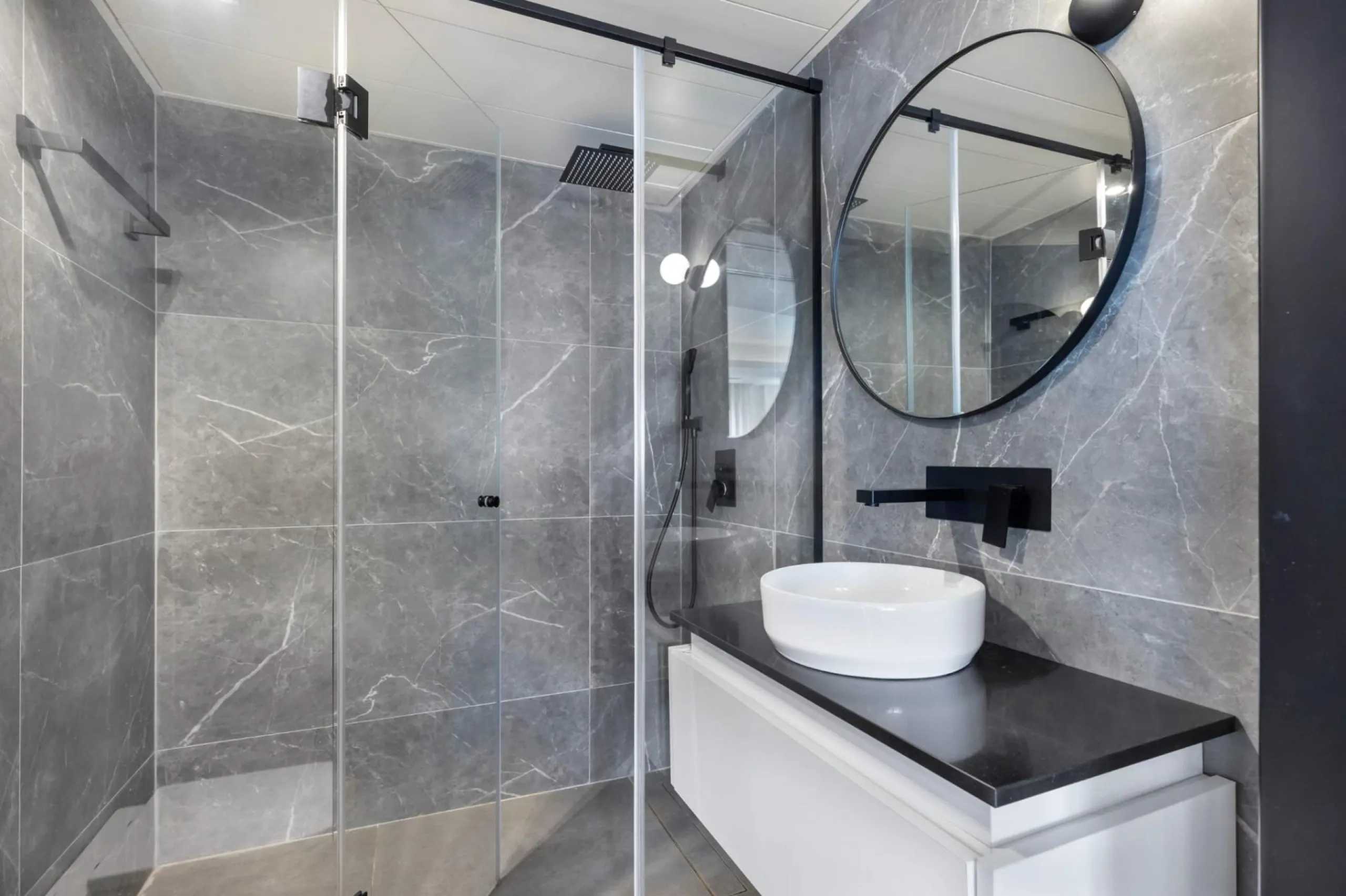 REFORMANDO APARTAMENTO EN EL CENTRO DE TORREVIEJA. 134 M2. 2 DORM. 2 BAÑOS.