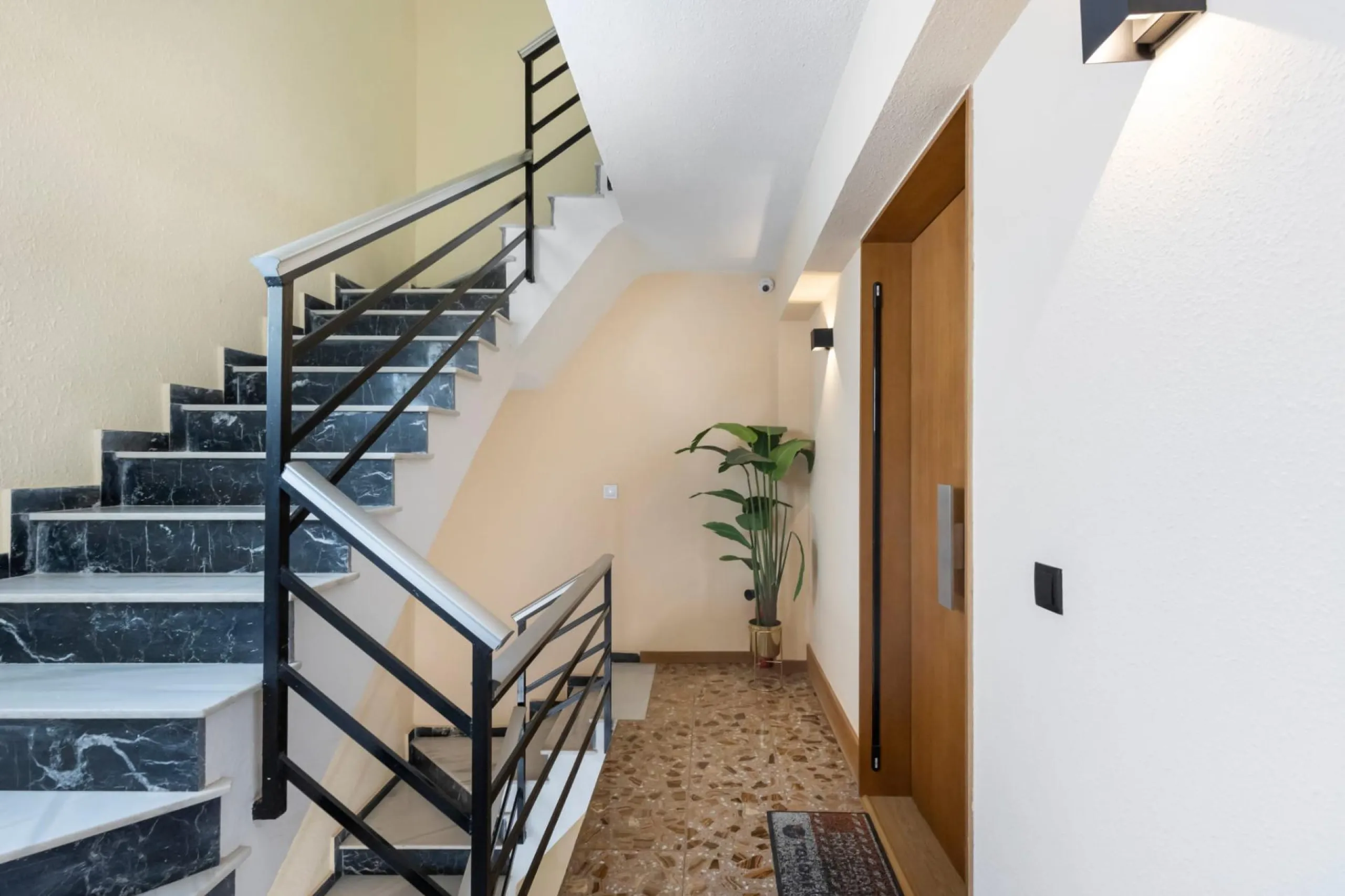 REFORMANDO APARTAMENTO EN EL CENTRO DE TORREVIEJA. 134 M2. 2 DORM. 2 BAÑOS.