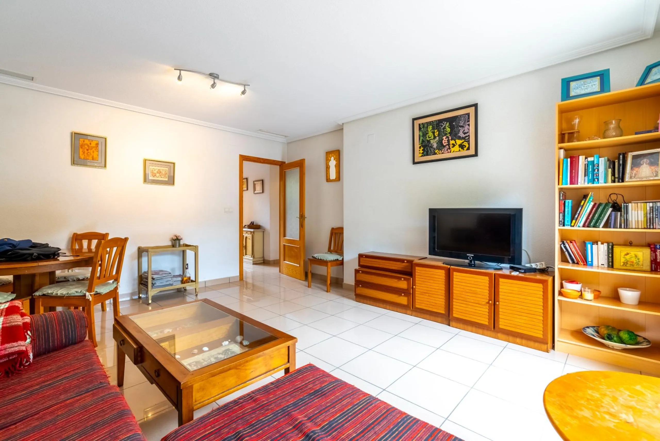 EXCELLENT GROUND FLOOR APARTMENT WITH OWN PLOT IN 100 STEPS FROM THE SEA