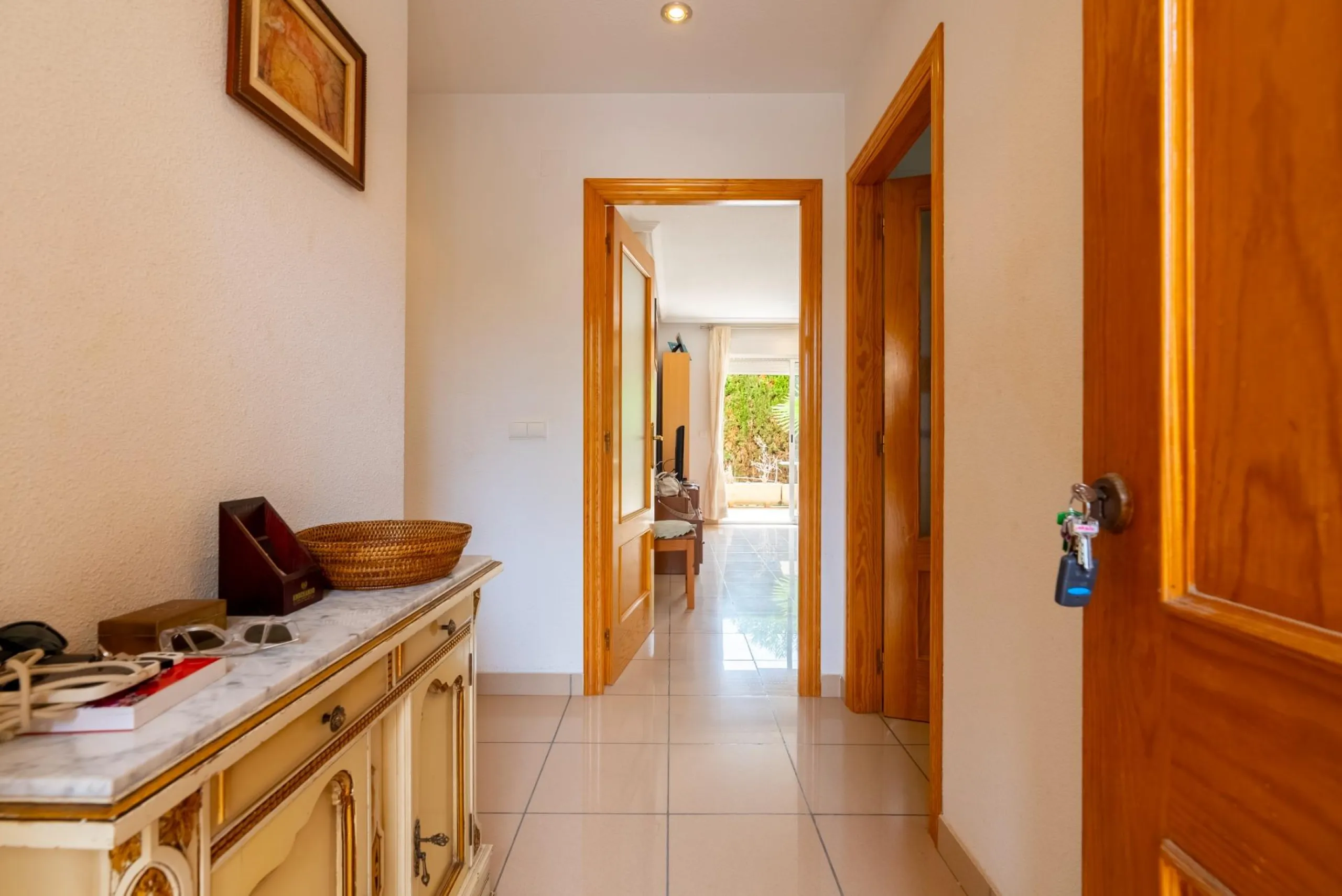 EXCELLENT GROUND FLOOR APARTMENT WITH OWN PLOT IN 100 STEPS FROM THE SEA