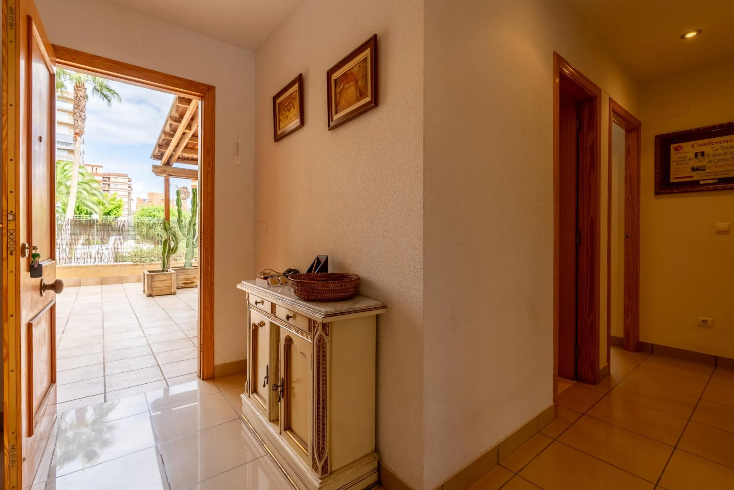 EXCELLENT GROUND FLOOR APARTMENT WITH OWN PLOT IN 100 STEPS FROM THE SEA