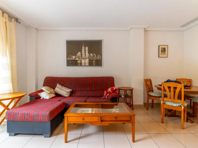 EXCELLENT GROUND FLOOR APARTMENT WITH OWN PLOT IN 100 STEPS FROM THE SEA