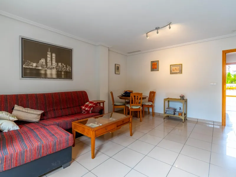 EXCELLENT GROUND FLOOR APARTMENT WITH OWN PLOT IN 100 STEPS FROM THE SEA