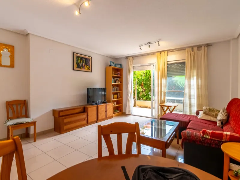 EXCELLENT GROUND FLOOR APARTMENT WITH OWN PLOT IN 100 STEPS FROM THE SEA