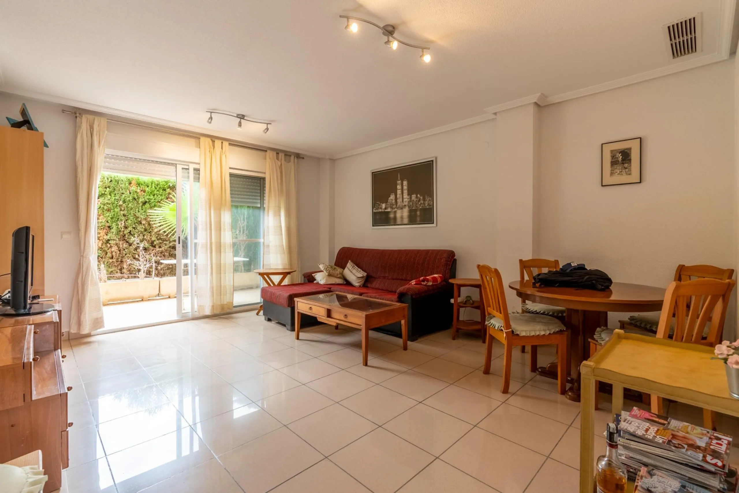 EXCELLENT GROUND FLOOR APARTMENT WITH OWN PLOT IN 100 STEPS FROM THE SEA