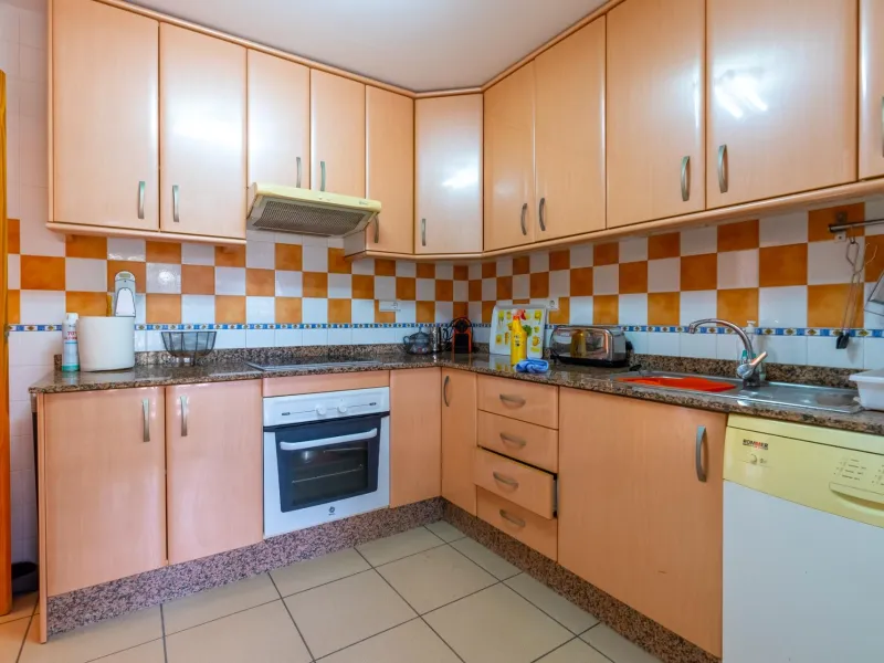 EXCELLENT GROUND FLOOR APARTMENT WITH OWN PLOT IN 100 STEPS FROM THE SEA