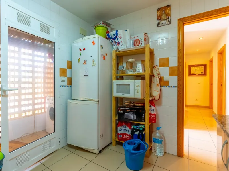 EXCELLENT GROUND FLOOR APARTMENT WITH OWN PLOT IN 100 STEPS FROM THE SEA