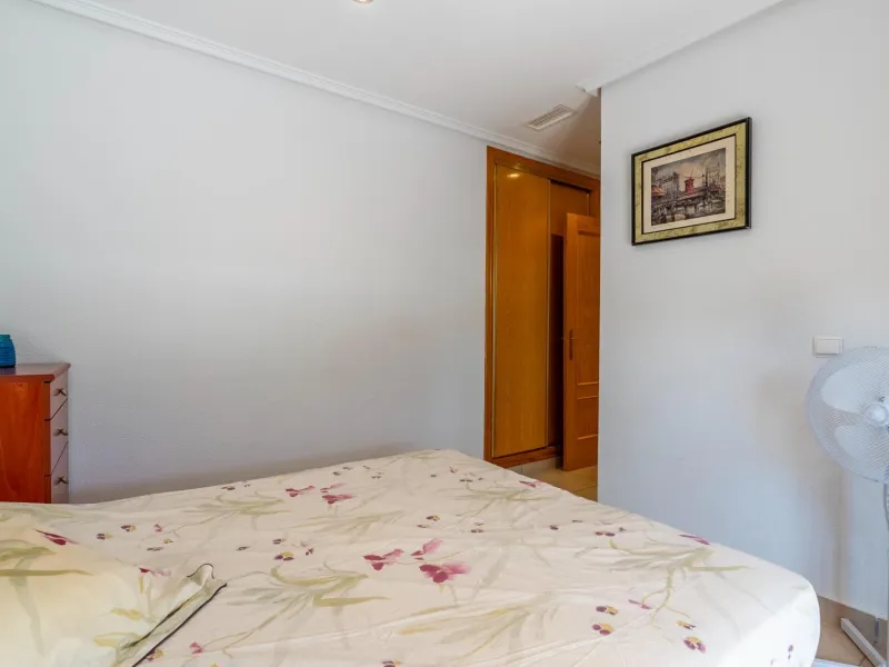 EXCELLENT GROUND FLOOR APARTMENT WITH OWN PLOT IN 100 STEPS FROM THE SEA