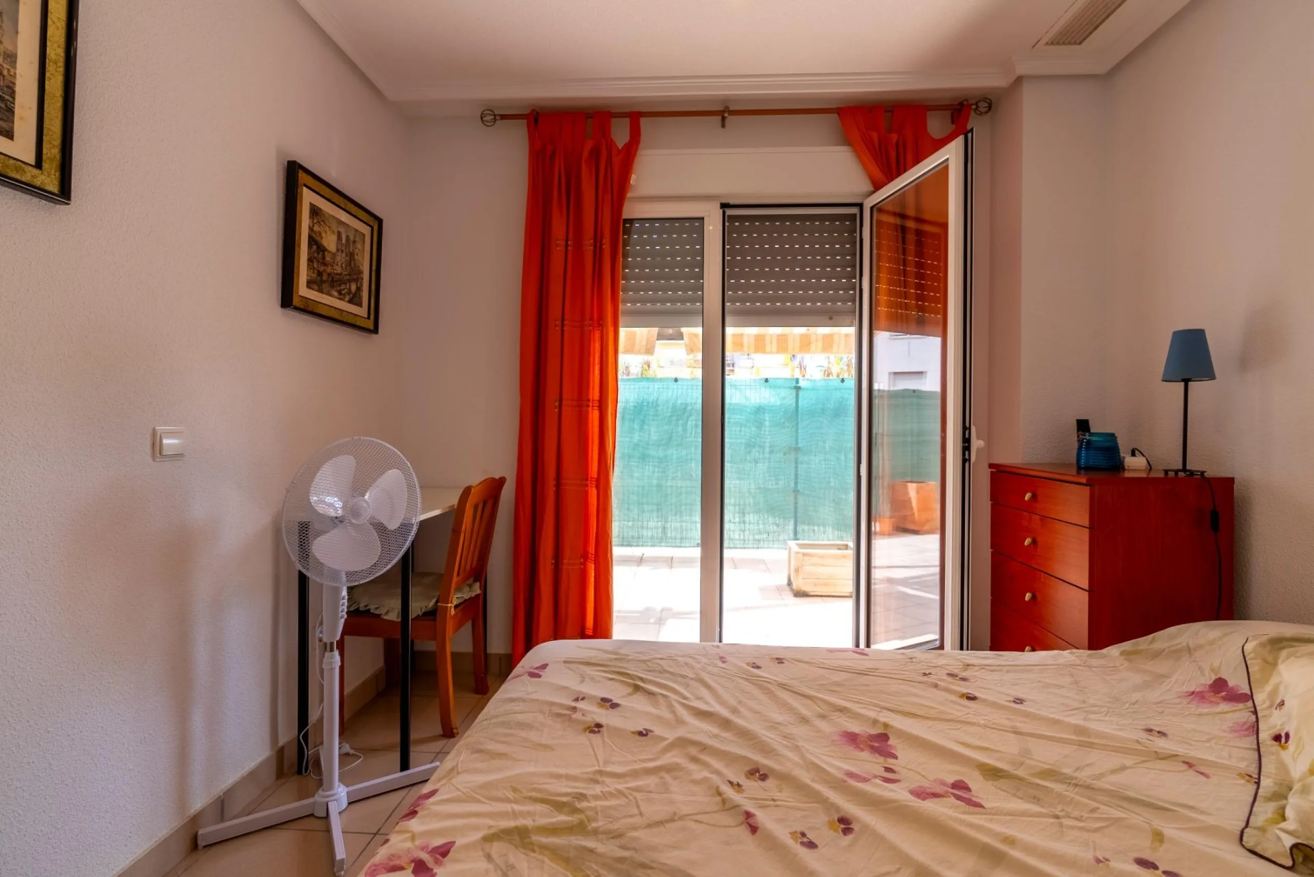 EXCELLENT GROUND FLOOR APARTMENT WITH OWN PLOT IN 100 STEPS FROM THE SEA