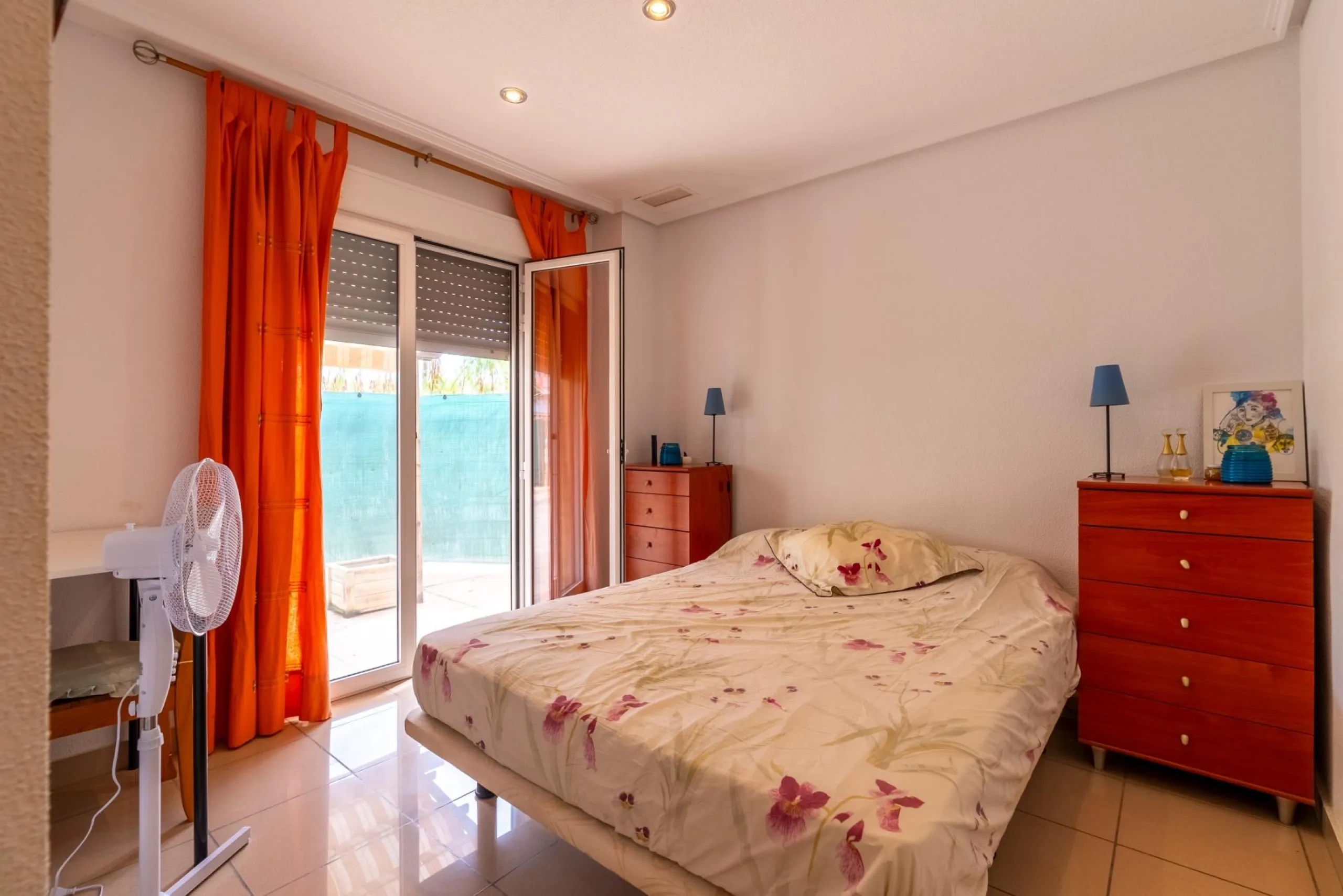 EXCELLENT GROUND FLOOR APARTMENT WITH OWN PLOT IN 100 STEPS FROM THE SEA