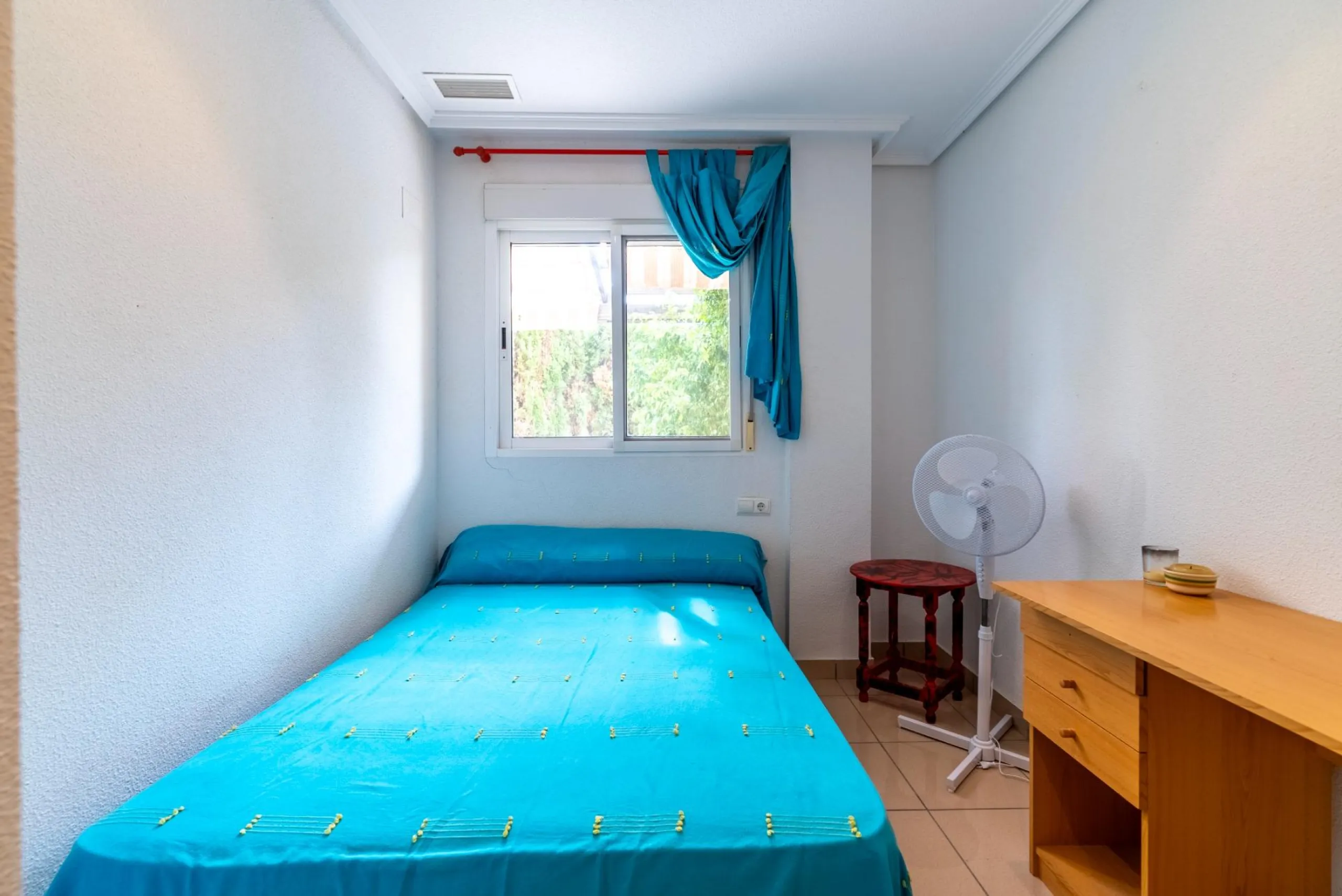 EXCELLENT GROUND FLOOR APARTMENT WITH OWN PLOT IN 100 STEPS FROM THE SEA