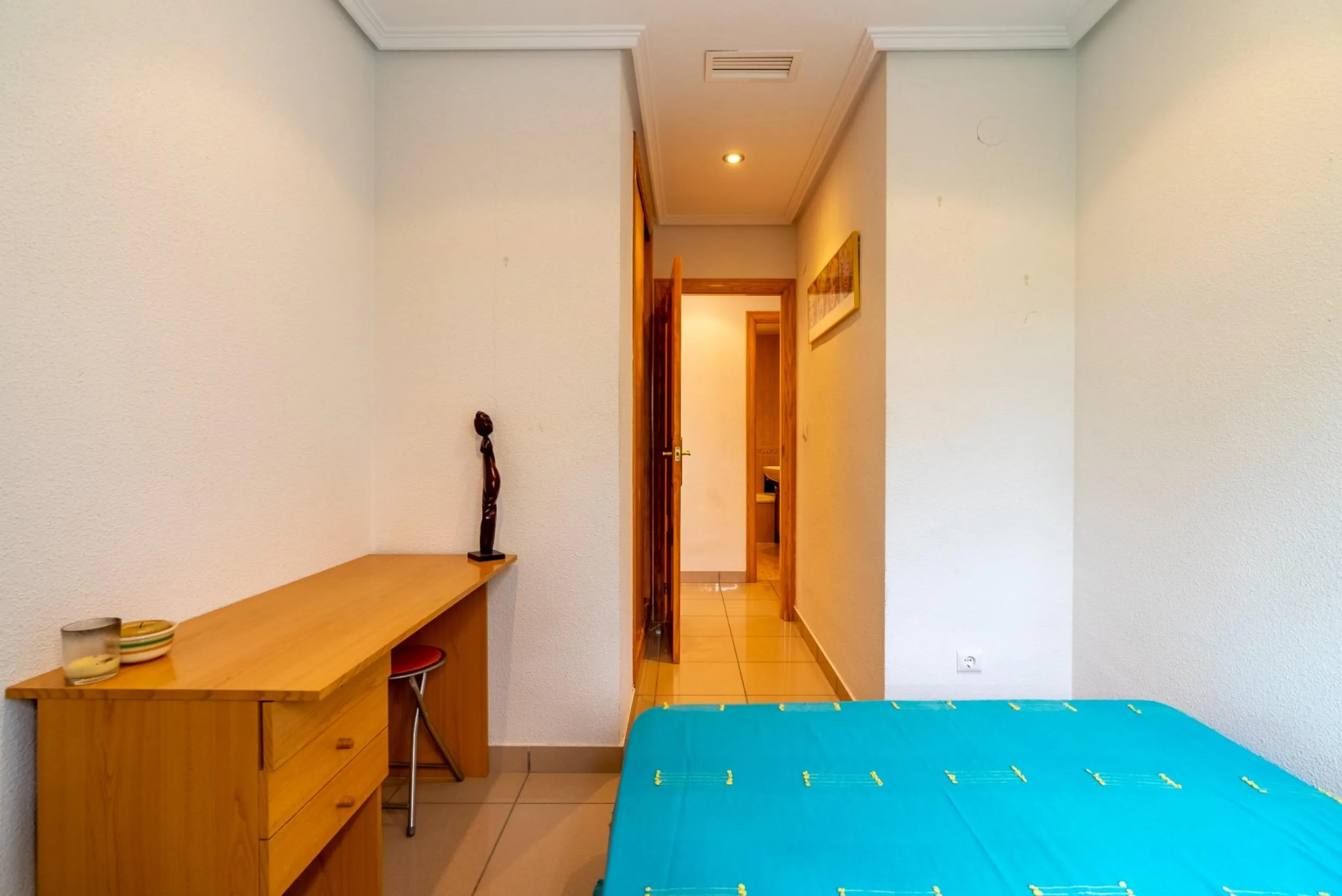 EXCELLENT GROUND FLOOR APARTMENT WITH OWN PLOT IN 100 STEPS FROM THE SEA