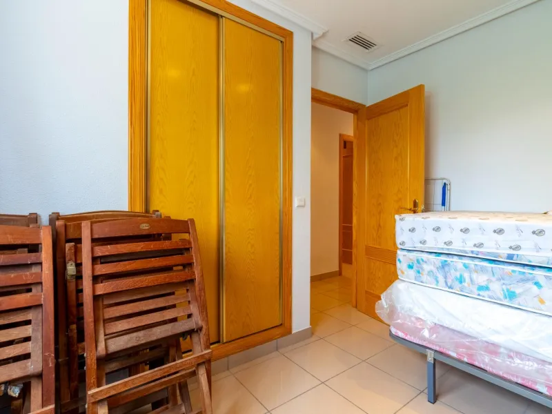 EXCELLENT GROUND FLOOR APARTMENT WITH OWN PLOT IN 100 STEPS FROM THE SEA