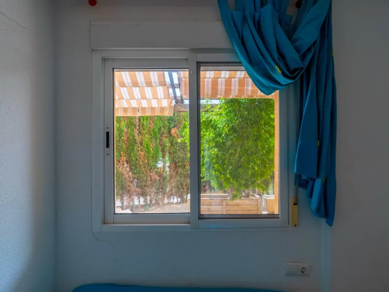 EXCELLENT GROUND FLOOR APARTMENT WITH OWN PLOT IN 100 STEPS FROM THE SEA