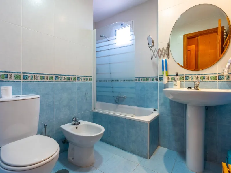 EXCELLENT GROUND FLOOR APARTMENT WITH OWN PLOT IN 100 STEPS FROM THE SEA