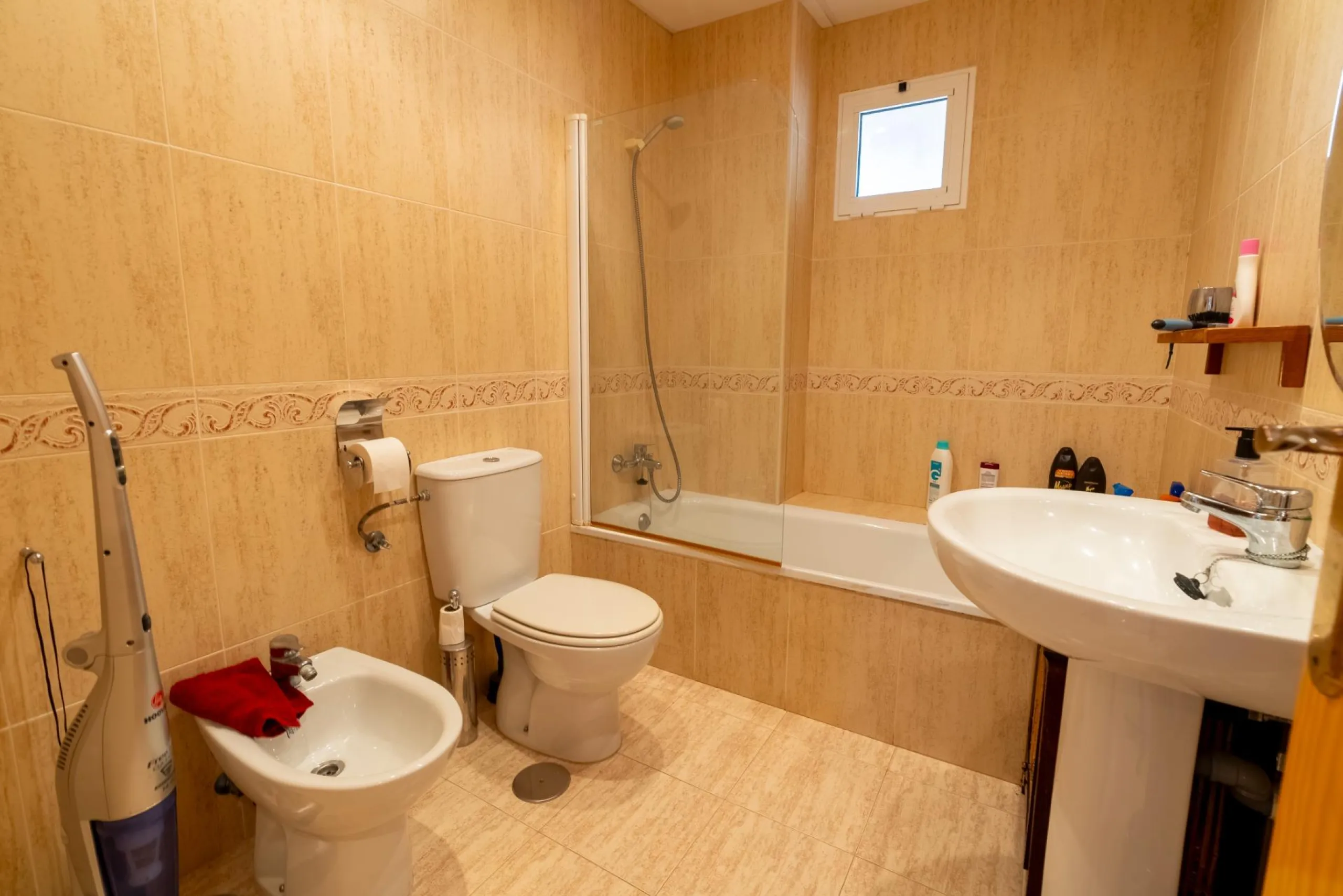 EXCELLENT GROUND FLOOR APARTMENT WITH OWN PLOT IN 100 STEPS FROM THE SEA