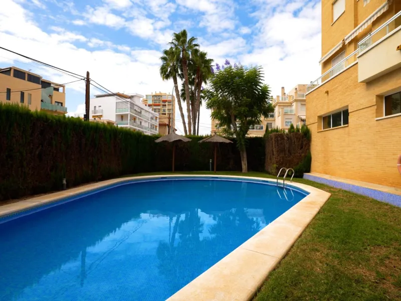 EXCELLENT GROUND FLOOR APARTMENT WITH OWN PLOT IN 100 STEPS FROM THE SEA
