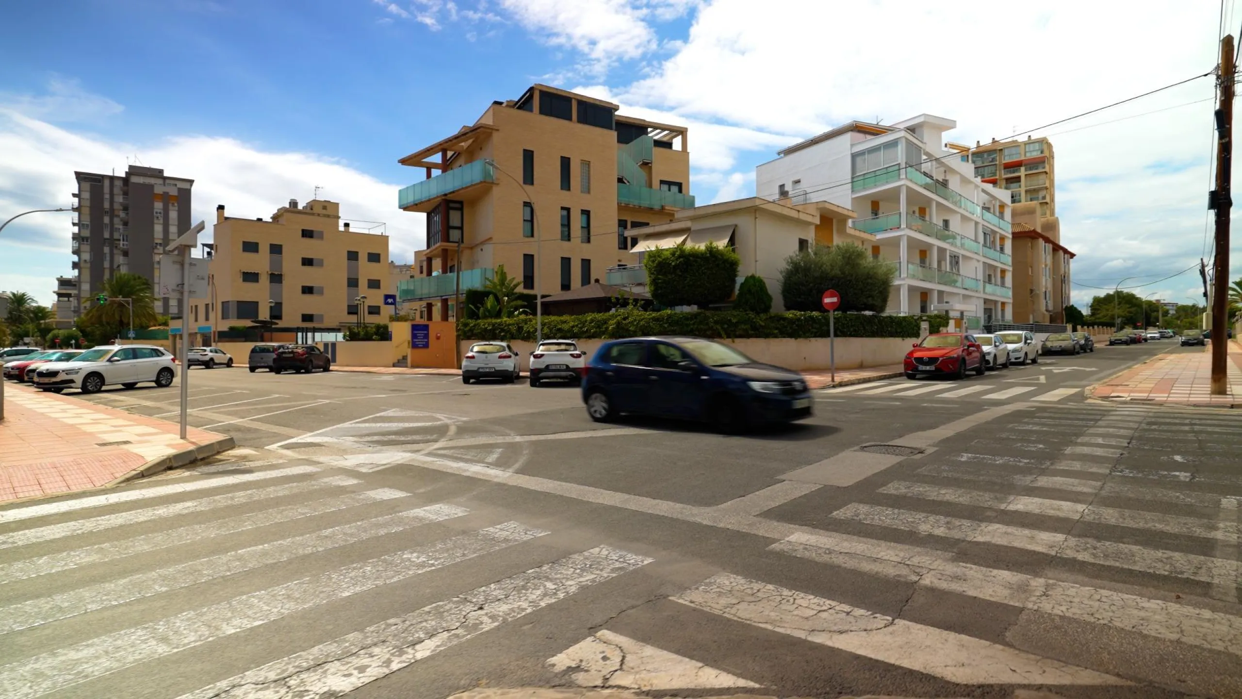 EXCELLENT GROUND FLOOR APARTMENT WITH OWN PLOT IN 100 STEPS FROM THE SEA