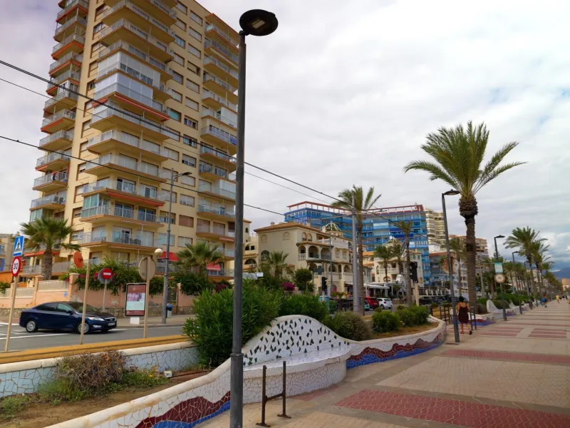 EXCELLENT GROUND FLOOR APARTMENT WITH OWN PLOT IN 100 STEPS FROM THE SEA
