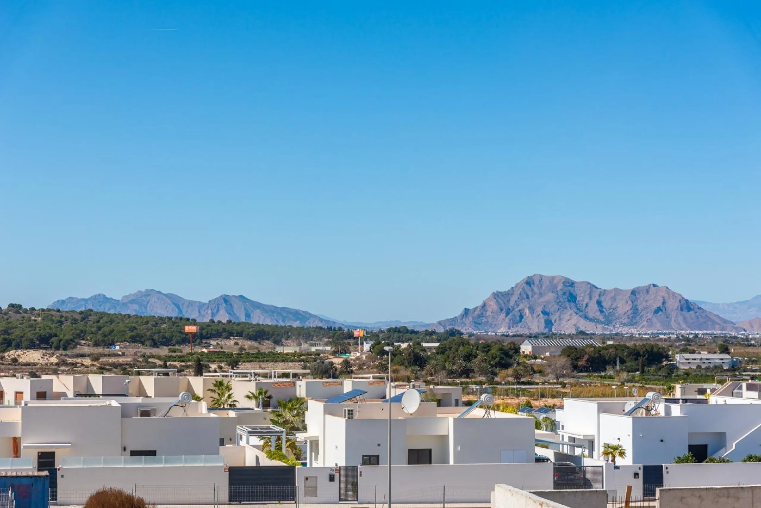 OBRA NUEVA. RESIDENCIAL PRIVADA EN BENIJOFAR. 2 DORM. 2 BAÑOS. TERRAZA 16 M2. PISCINA.