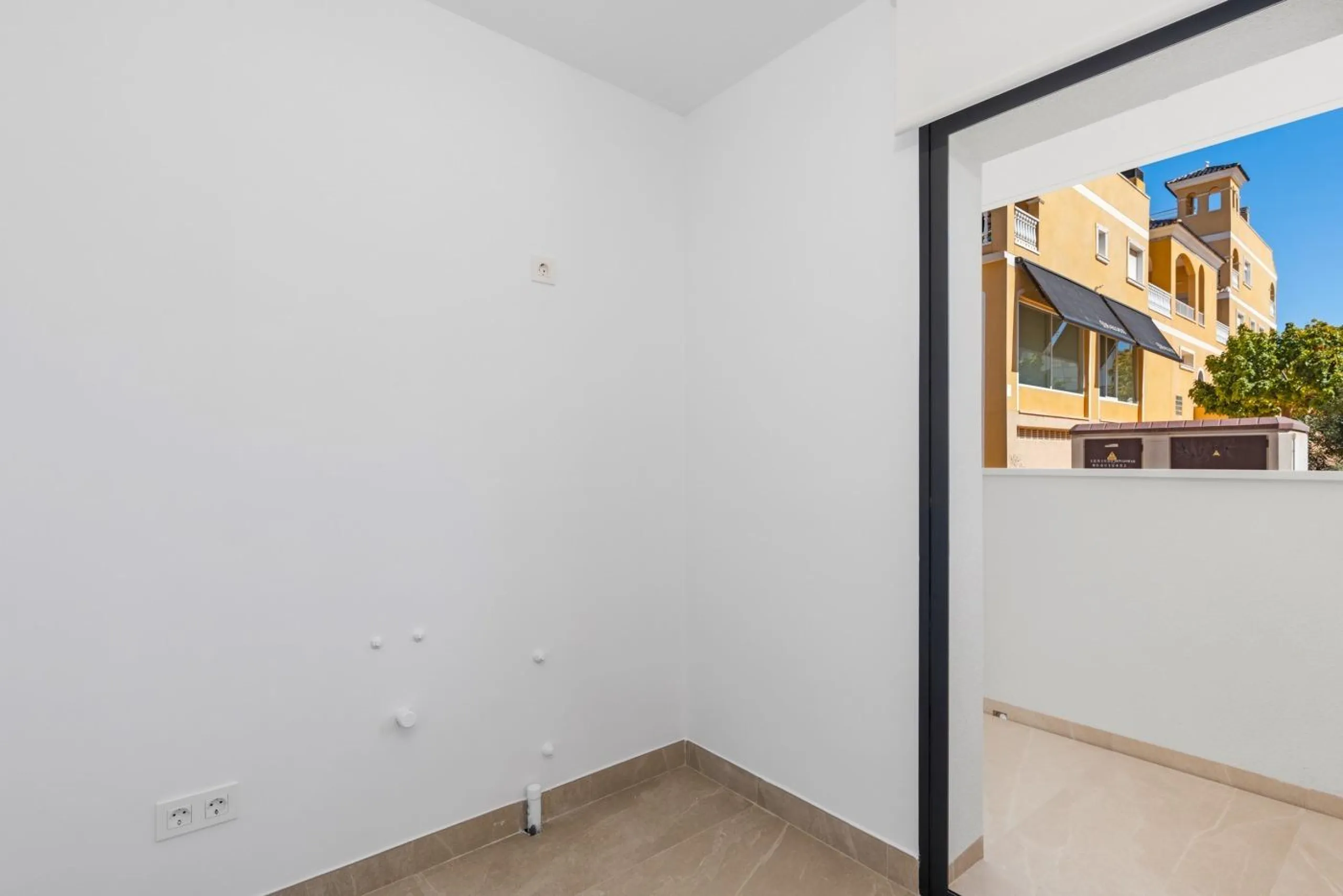 OBRA NUEVA. RESIDENCIAL PRIVADA EN BENIJOFAR. 2 DORM. 2 BAÑOS. TERRAZA 16 M2. PISCINA.