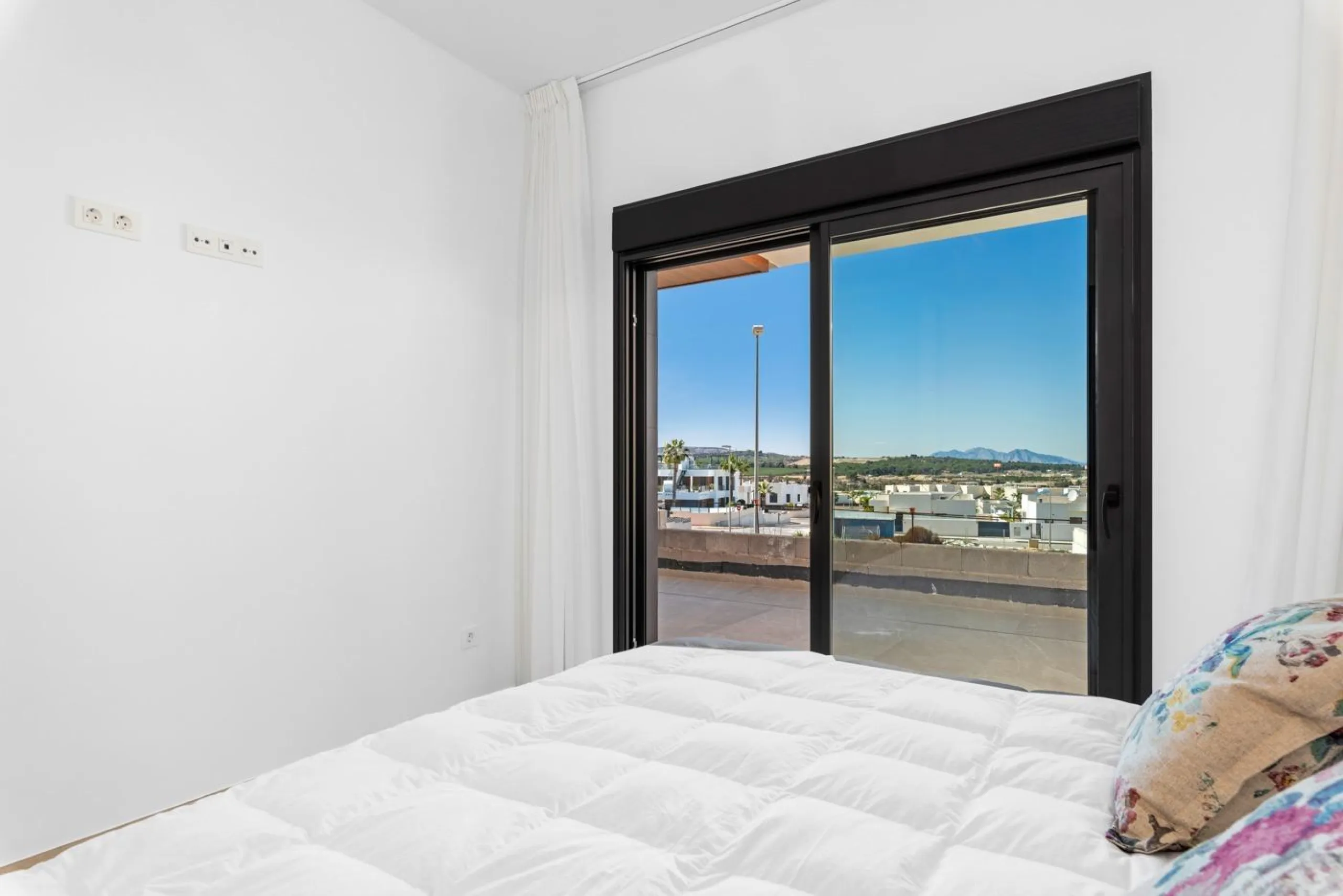 OBRA NUEVA. RESIDENCIAL PRIVADA EN BENIJOFAR. 2 DORM. 2 BAÑOS. TERRAZA 16 M2. PISCINA.