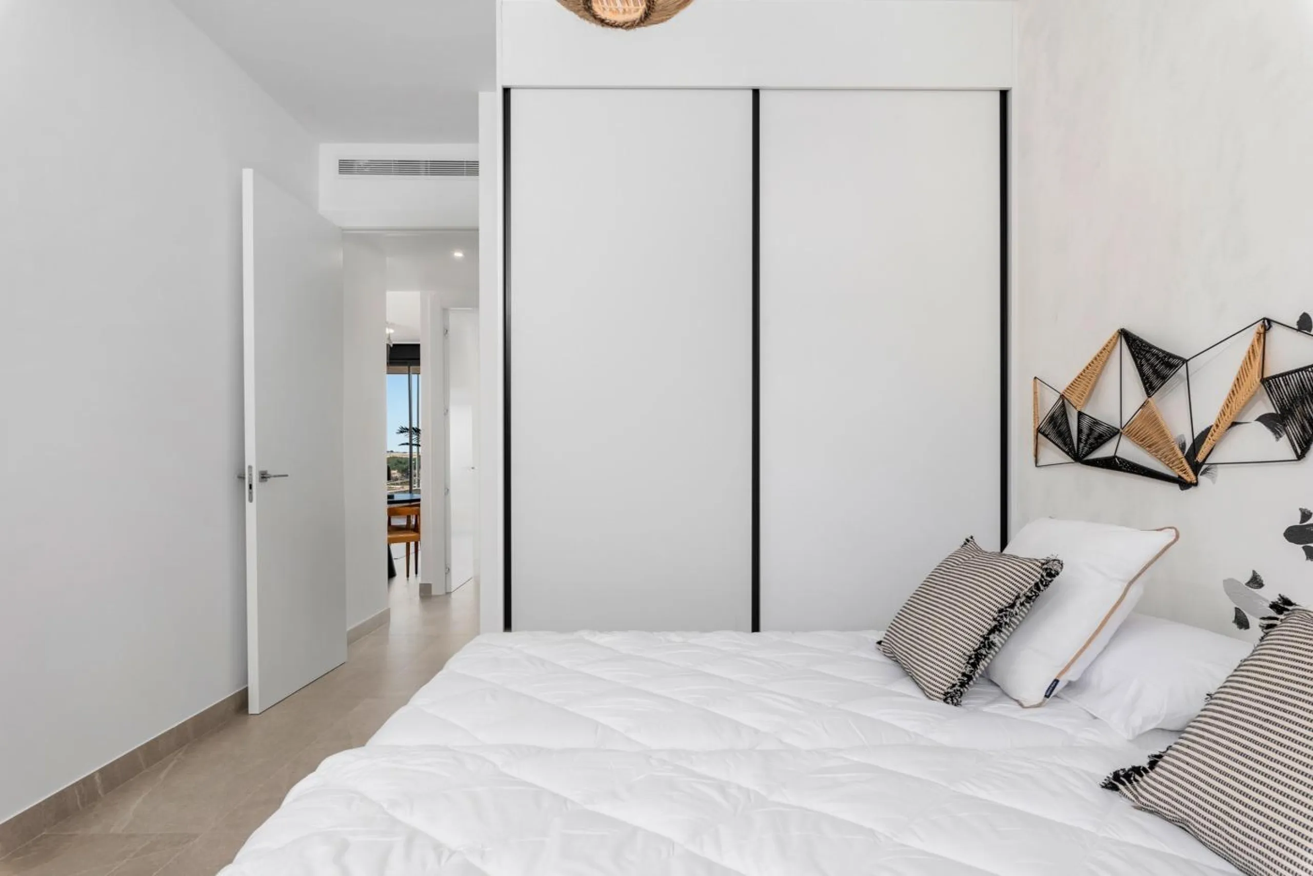 OBRA NUEVA. RESIDENCIAL PRIVADA EN BENIJOFAR. 2 DORM. 2 BAÑOS. TERRAZA 16 M2. PISCINA.