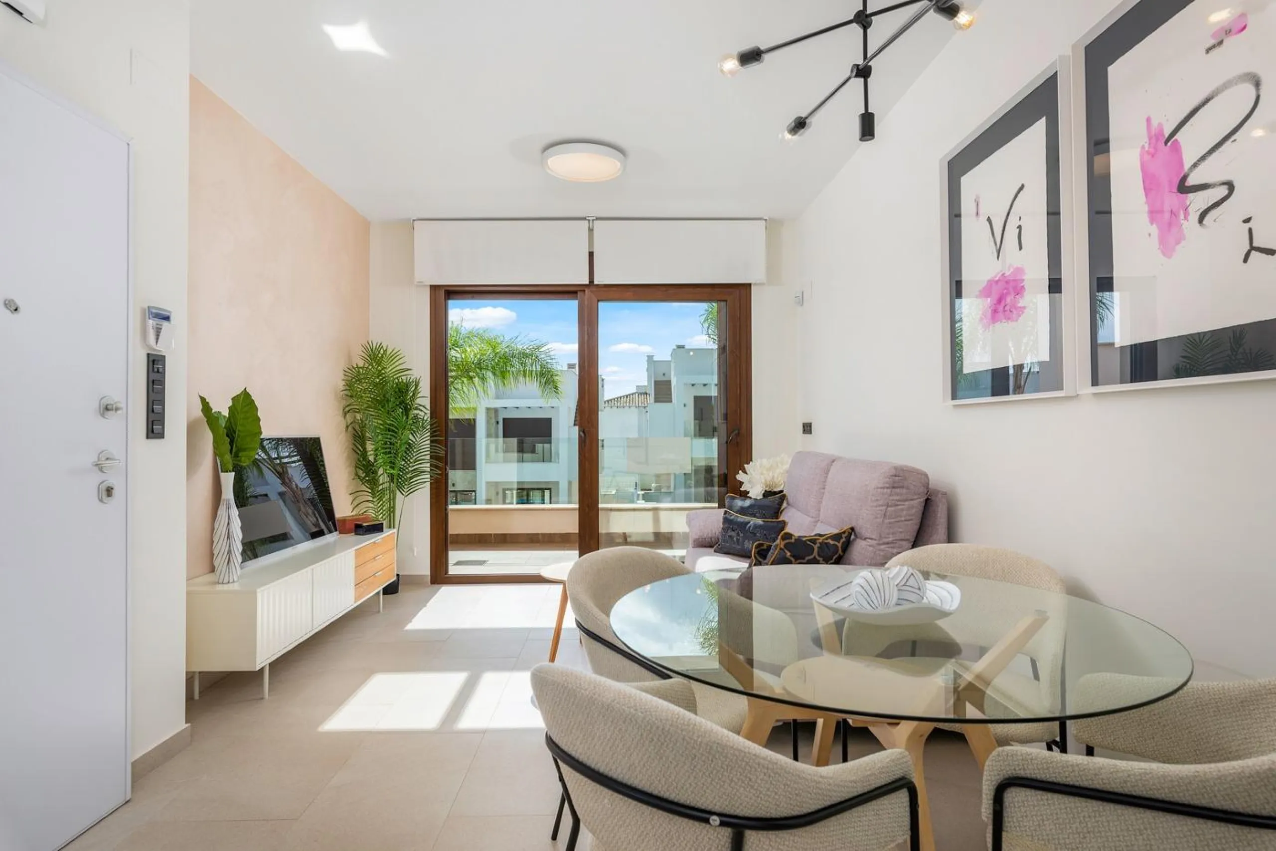 OBRA NUEVA BUNGALOW PLANTA ALTA Y PLANTA BAJA. 2 DORM. 2 BAÑOS. PISCINA COMUNITARIA.