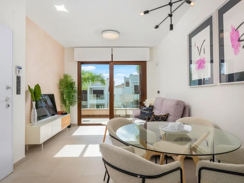OBRA NUEVA BUNGALOW PLANTA ALTA Y PLANTA BAJA. 2 DORM. 2 BAÑOS. PISCINA COMUNITARIA.