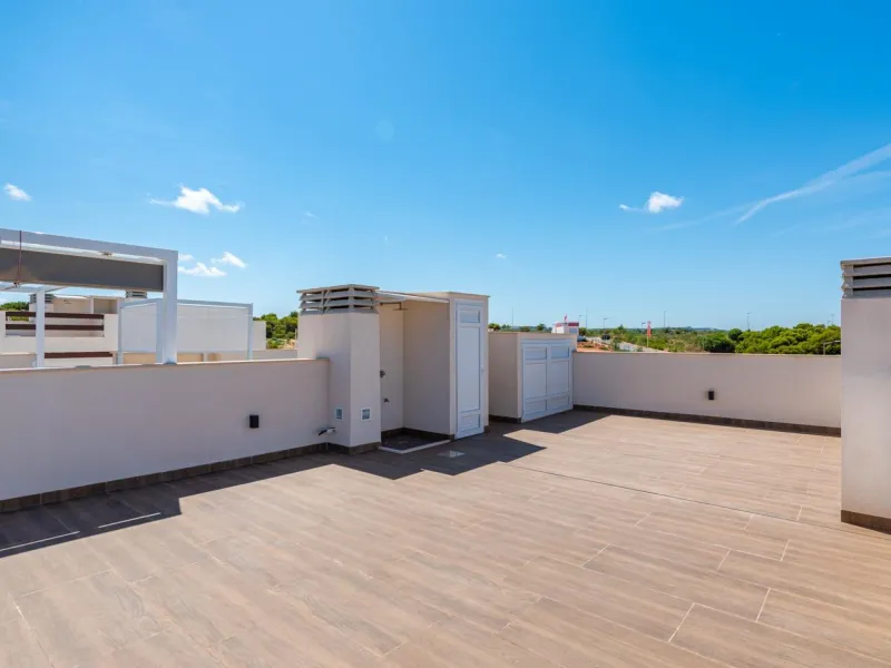 OBRA NUEVA BUNGALOW PLANTA ALTA Y PLANTA BAJA. 2 DORM. 2 BAÑOS. PISCINA COMUNITARIA.